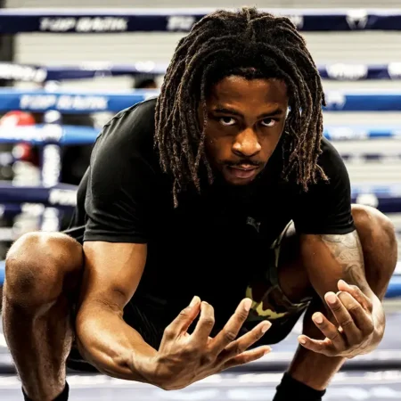Keyshawn Davis: A Rising Boxing Star with Family at the Core