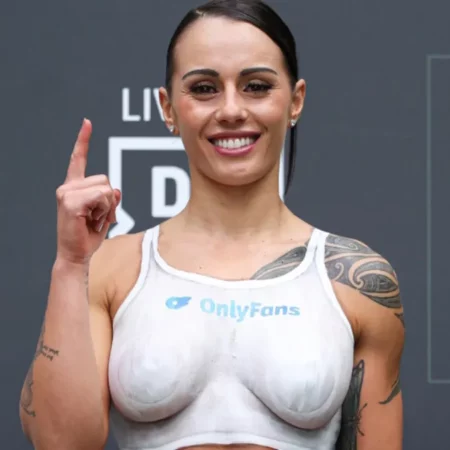 Cherneka Johnson Replaces Pregnant Dina Thorslund In Undisputed Showdown