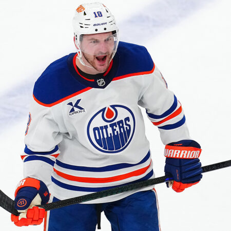 Oilers Forward Zach Hyman Uncertain for 2025-26 Season Start Following Wrist Surgery