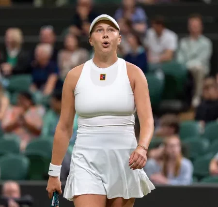 Iga Świątek Achieves Historic Surface Sweep, Sets Sights on Career Grand Slam