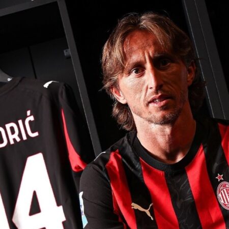 AC Milan’s Calculated Gamble: The Vlahovic Transfer Conundrum