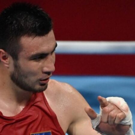 The Golden Dilemma: Bakhodir Jalolov’s Path to Heavyweight Stardom
