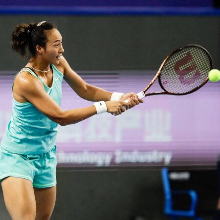 WTA Beijing Shocker: Zheng Qinwen Withdraws Mid-Match Due to Elbow Discomfort