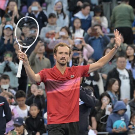 Shanghai Semifinal Spectacle: Medvedev’s Resilience Meets De Minaur’s Ascent
